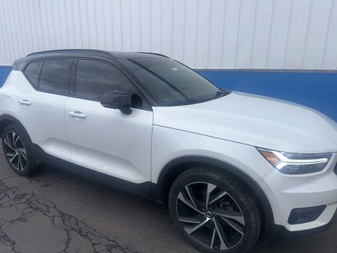 Used 2021 Volvo XC40 T5 R-Design w/ Advanced Package image 2
