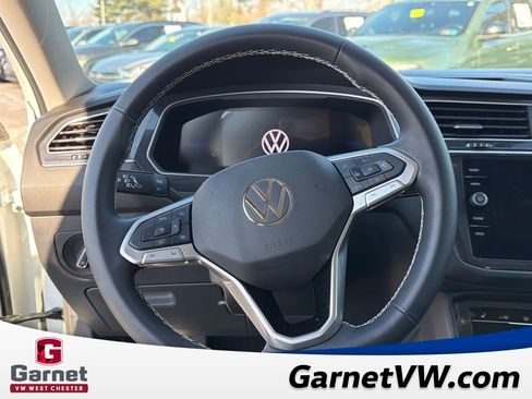 Used 2024 Volkswagen Tiguan SE image 15