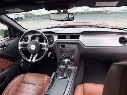 Used 2010 Ford Mustang Convertible RWD image 13