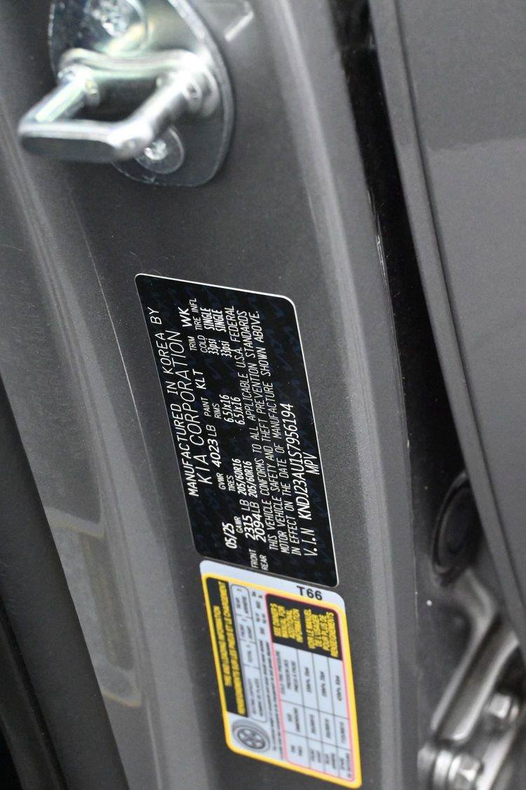 Used 2025 Kia Soul LX FWD image 33