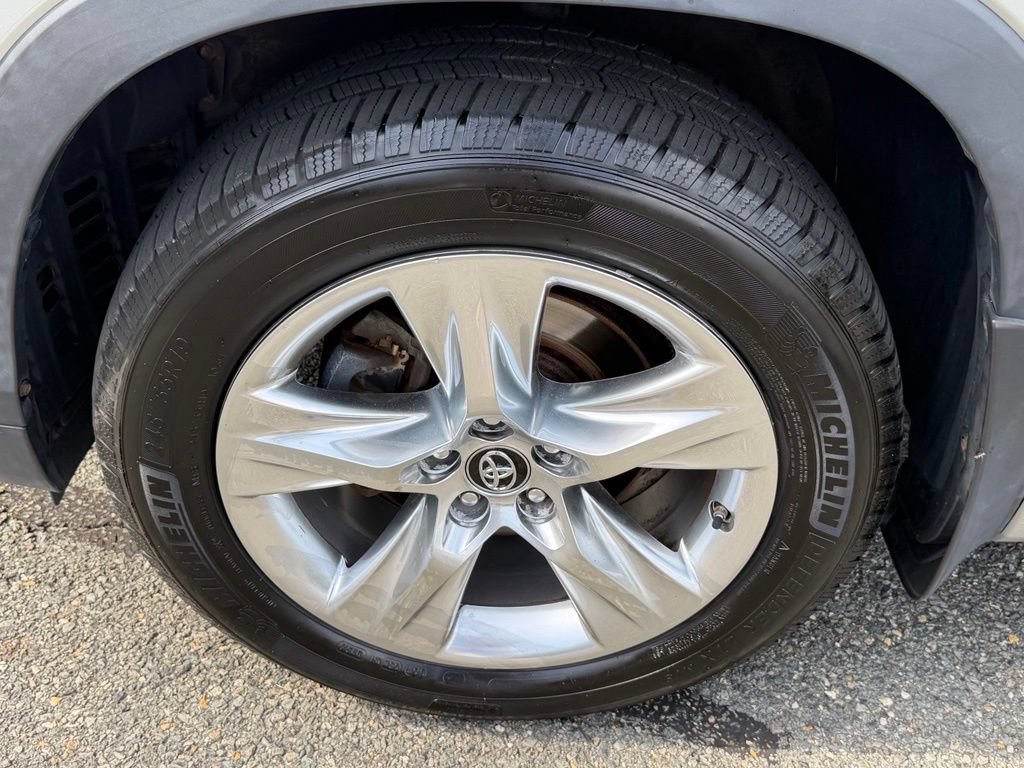 Used 2017 Toyota Highlander Limited AWD/4WD image 35