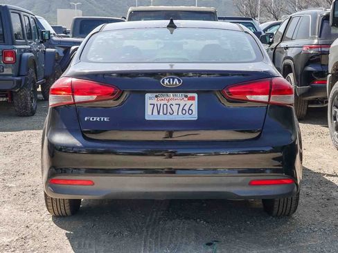 Used 2017 Kia Forte LX image 12