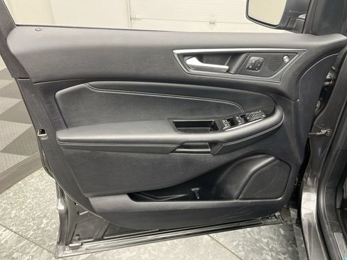Certified 2019 Ford Edge Titanium w/ Equipment Group 301A FWD image 9