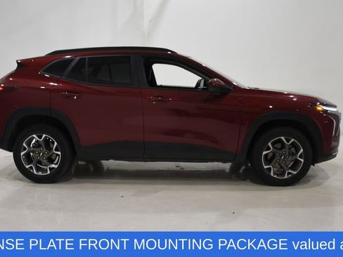 Used 2025 Chevrolet Trax LT image 3