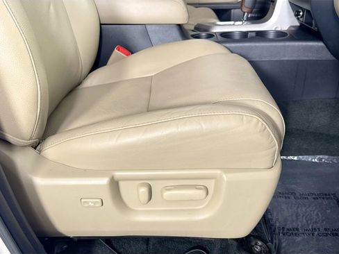 Used 2013 Toyota Sequoia Platinum image 39