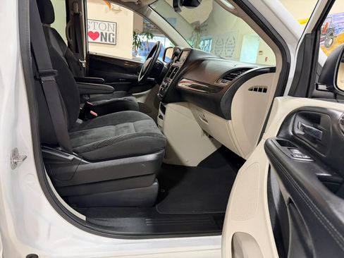 Used 2019 Dodge Grand Caravan SE FWD image 33