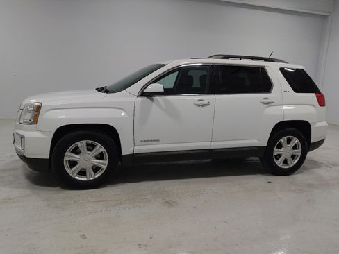 Used 2017 GMC Terrain SLE w/ Convenience Package image 2