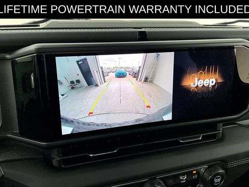 Used 2025 Jeep Wrangler Unlimited Rubicon 4xe AWD/4WD image 28