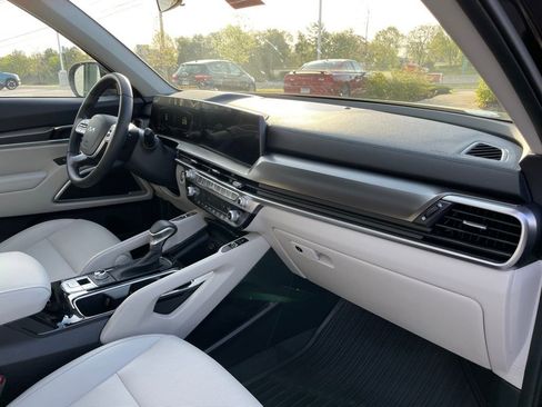 New 2025 Kia Telluride S image 33