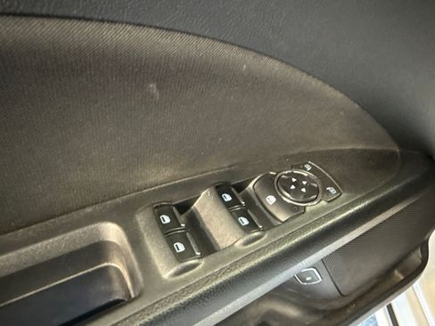 Used 2018 Ford Fusion SE FWD image 19