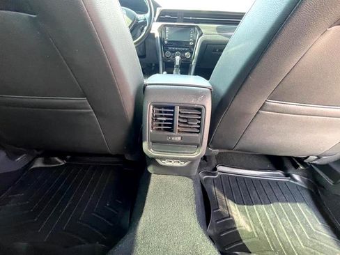 Used 2022 Volkswagen Passat 2.0T R-Line image 17