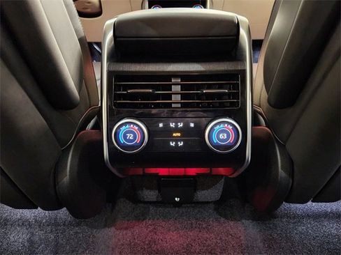 Used 2023 Land Rover Range Rover Long Wheelbase SE image 30