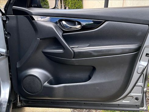 Used 2018 Nissan Rogue Sport SV AWD/4WD image 23