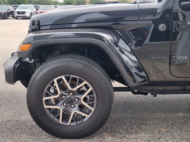Used 2025 Jeep Wrangler Unlimited Sahara AWD/4WD image 5