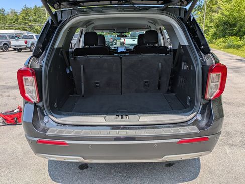 Used 2023 Ford Explorer XLT w/ Equipment Group 202A AWD/4WD image 18