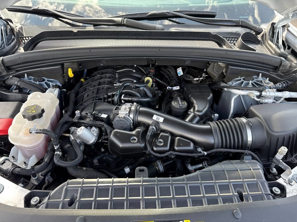 Used 2025 Jeep Grand Cherokee Altitude AWD/4WD image 22