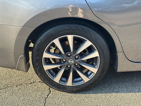 Used 2016 Nissan Altima 2.5 SL w/ 2.5 Technology Package image 16