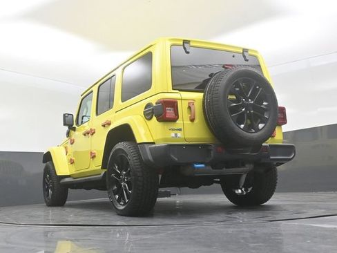 Used 2023 Jeep Wrangler Unlimited Sahara w/ Cold Weather Group AWD/4WD image 21