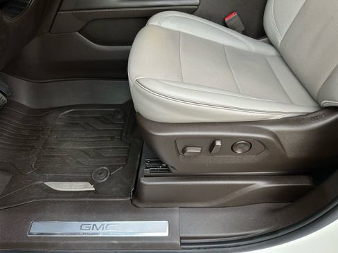 Used 2022 GMC Yukon SLT w/ SLT Luxury Package image 13