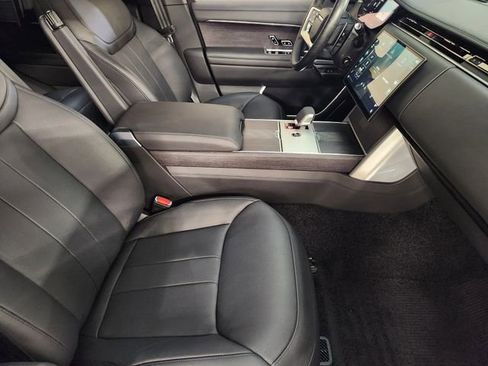 Used 2025 Land Rover Range Rover Autobiography AWD/4WD image 3
