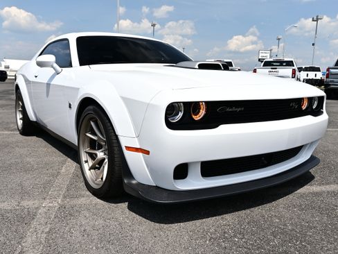 Used 2023 Dodge Challenger R/T Scat Pack RWD image 9