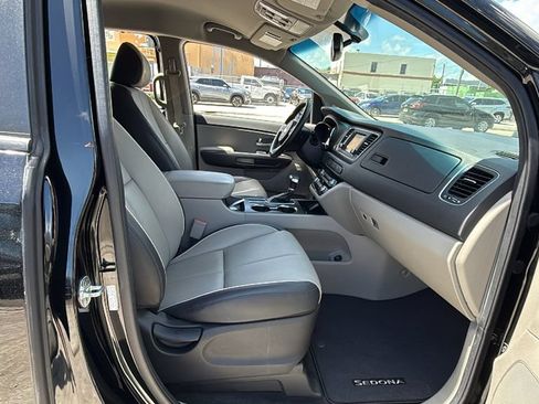 Used 2020 Kia Sedona EX FWD image 40