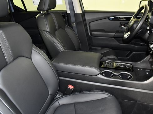 Certified 2025 Honda Pilot Touring image 42