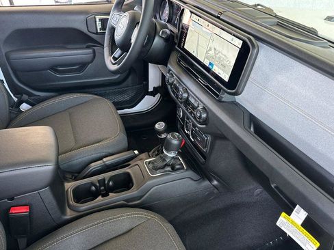 New 2025 Jeep Gladiator Sport image 11