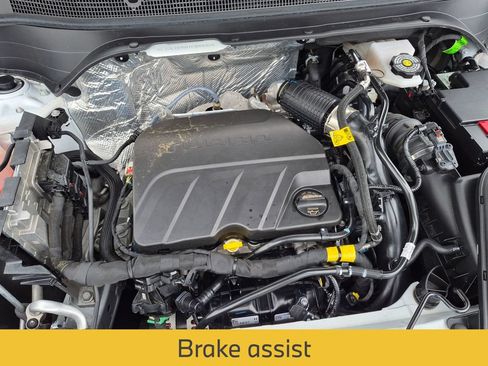 Used 2026 Chevrolet Trax RS FWD image 14