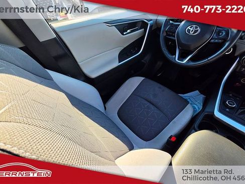 Used 2021 Toyota RAV4 XLE w/ Convenience Package AWD/4WD image 10