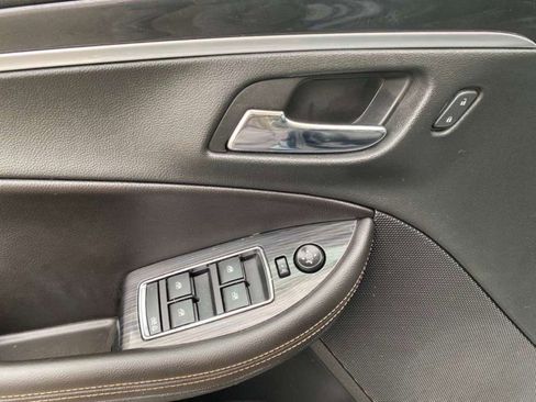Used 2017 Chevrolet Impala LT w/ Convenience Package image 15