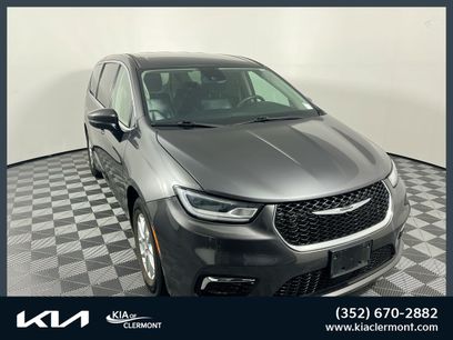 Used 2023 Chrysler Pacifica Touring-L