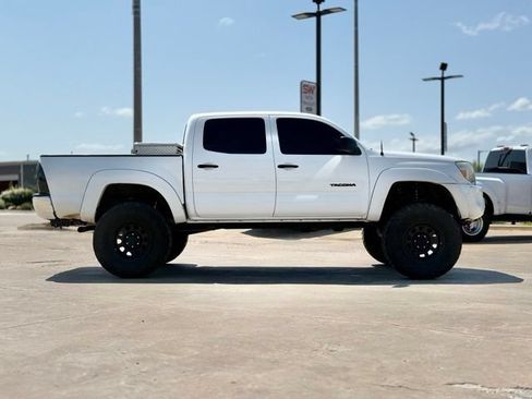 Used 2011 Toyota Tacoma PreRunner w/ SR5 Pkg #2 RWD image 8