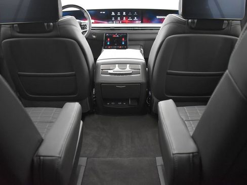 Certified 2026 Cadillac Escalade ESV V AWD/4WD image 28