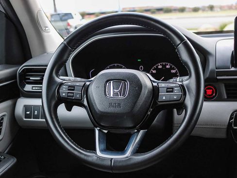 Certified 2025 Honda Pilot Touring image 15