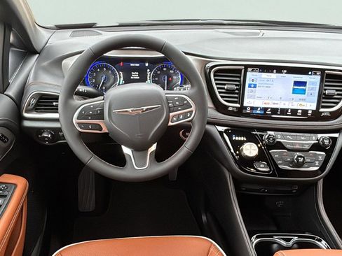 New 2026 Chrysler Pacifica Pinnacle w/ Trailer Tow Group image 15