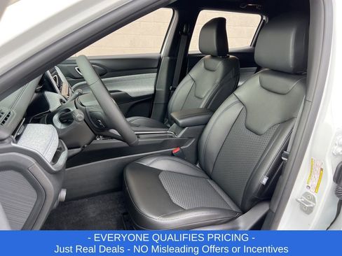 New 2026 Jeep Compass Latitude image 21