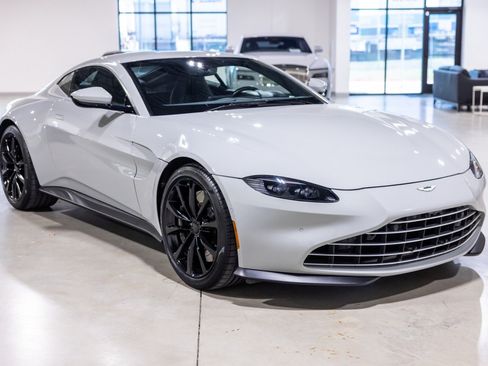 Used 2023 Aston Martin V8 Vantage Coupe RWD image 10