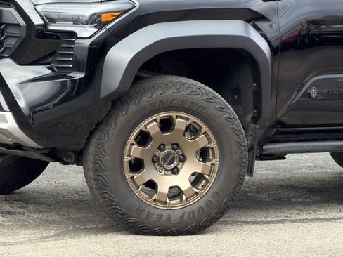 Used 2024 Toyota Tacoma Trailhunter image 9