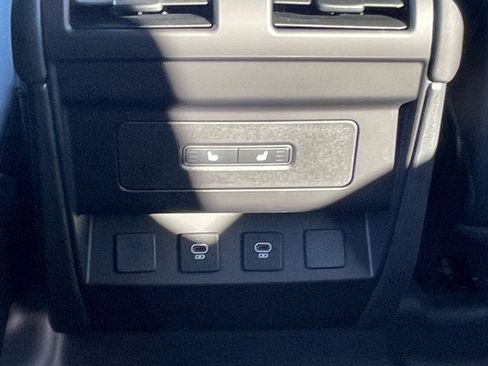 Used 2025 Land Rover Defender 110 S image 14