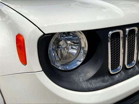 Used 2018 Jeep Renegade Latitude FWD image 28