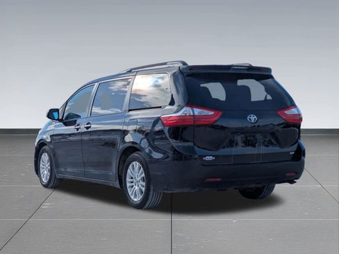 Used 2015 Toyota Sienna XLE image 4