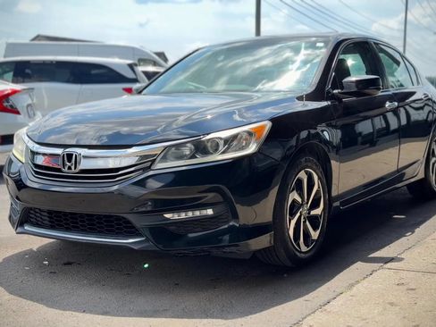 Used 2017 Honda Accord EX image 5