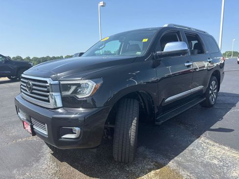 Used 2019 Toyota Sequoia Limited w/ Safety & Convenience Package AWD/4WD image 4