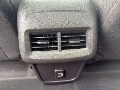Used 2024 Chevrolet Equinox LT AWD/4WD image 32