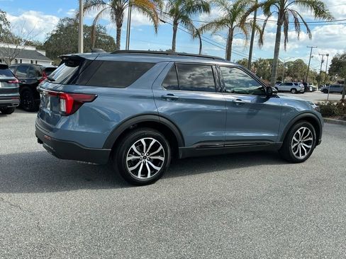 Used 2025 Ford Explorer ST-Line w/ Premium Package image 8