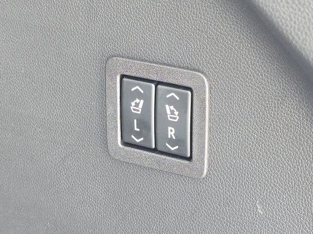 Used 2023 Buick Enclave Avenir w/ Avenir Technology Package FWD image 13