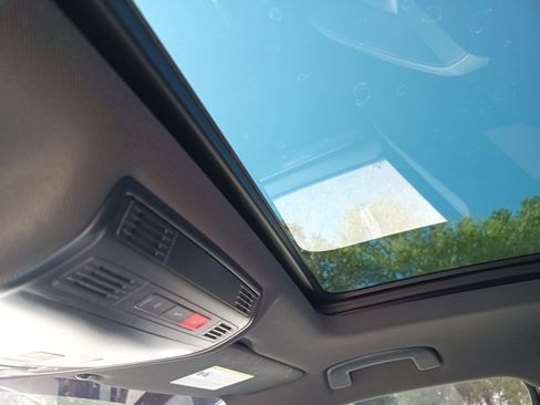 Used 2023 Volkswagen Tiguan SE R-Line image 17