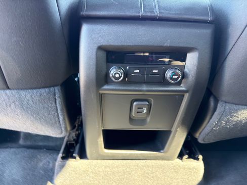 Used 2023 Chevrolet Traverse LT image 23