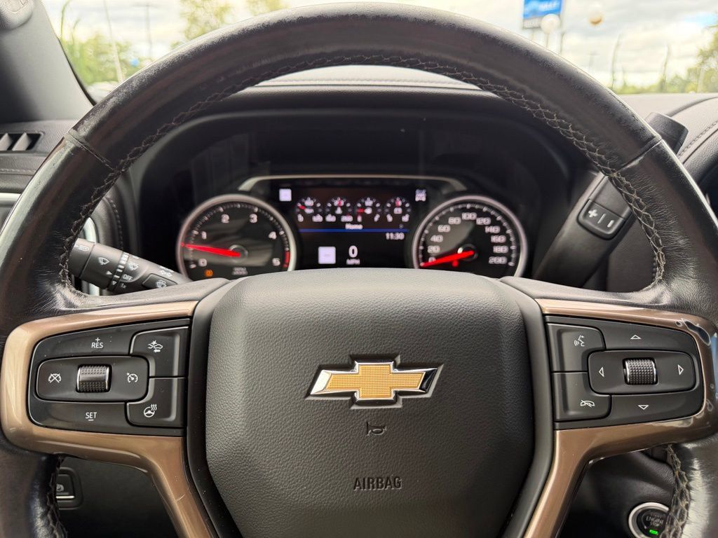 Used 2022 Chevrolet Silverado 2500 High Country w/ Technology Package AWD/4WD image 11